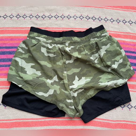 ❕NWOT❕ VS Pink Active Shorts - Picture 2 of 4